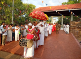 ජය ශ්‍රී මහා බෝ සමිඳු අභියසදී සංවිධානය කළ හිස තෙල් ගෑමේ උත්සවය 